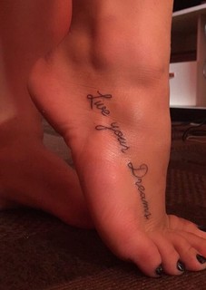 Ingrid De Oliveira feet photo 2