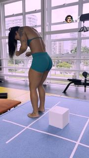 Ingrid De Oliveira feet photo 2
