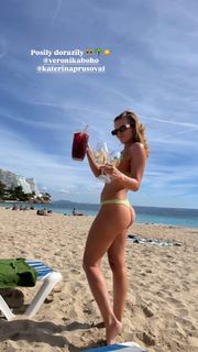 Inna Puhajková feet photo 1