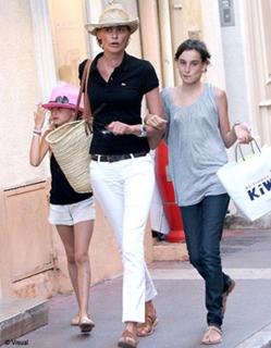 Inès De La Fressange feet photo 2