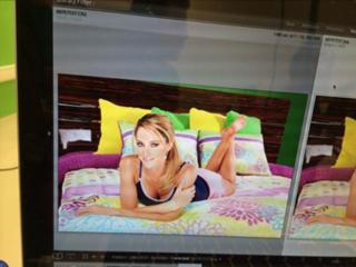 Inés Sainz feet photo thumbnail