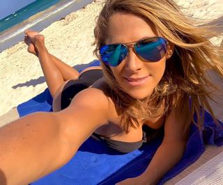Inés Sainz feet photo thumbnail
