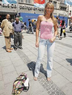 Inés Sainz feet photo thumbnail