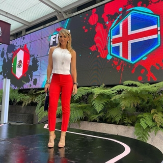 Inés Sainz feet photo thumbnail