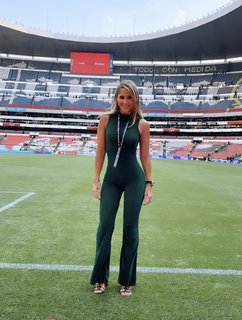 Inés Sainz feet photo thumbnail
