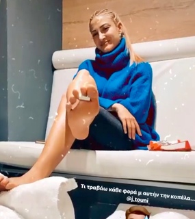 Ioanna Touni feet photo thumbnail