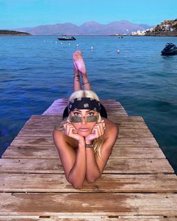 Ioanna Touni feet photo thumbnail