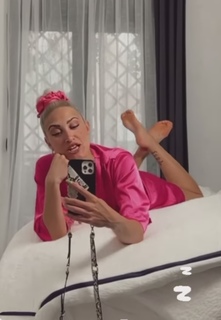 Ioanna Touni feet photo thumbnail