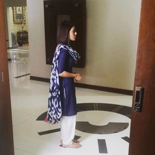 Iqra Aziz feet photo 13