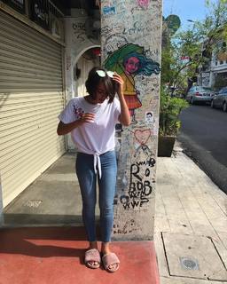 Iqra Aziz feet photo 8