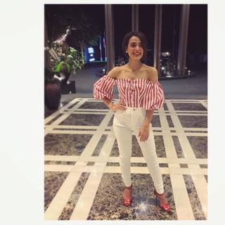 Iqra Aziz feet photo 3