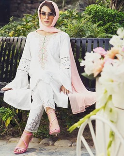 Iqra Aziz feet photo 20