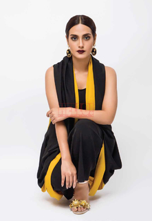 Iqra Aziz feet photo 1