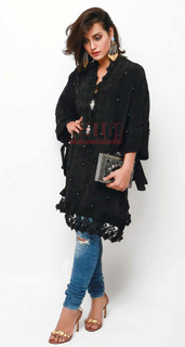 Iqra Aziz feet photo 20