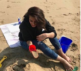 Iqra Aziz feet photo 18