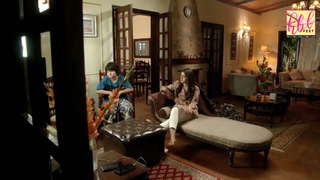 Iqra Aziz feet photo 12