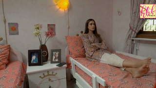 Iqra Aziz feet photo 10