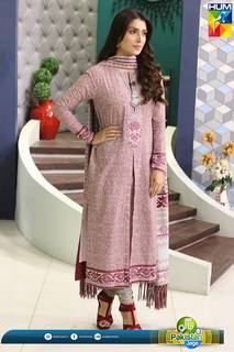 Iqra Aziz feet photo 3