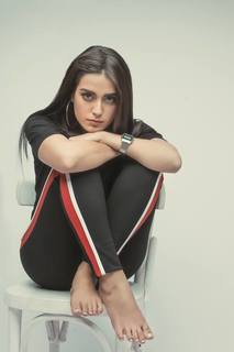 Iqra Aziz feet photo 9