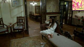 Iqra Aziz feet photo 1