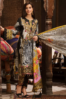 Iqra Aziz feet photo 6
