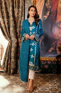 Iqra Aziz feet photo 20