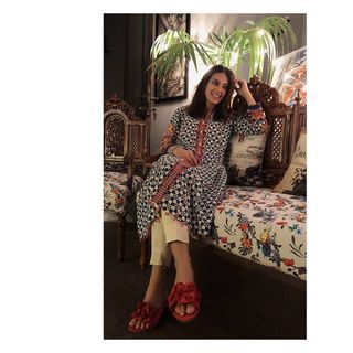 Iqra Aziz feet photo 16