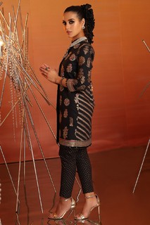Iqra Aziz feet photo 11