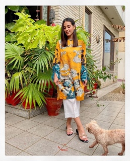 Iqra Aziz feet photo 7