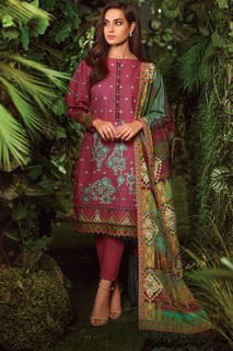 Iqra Aziz feet photo 5