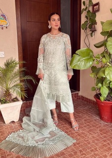 Iqra Aziz feet photo 6