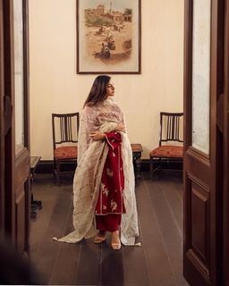 Iqra Aziz feet photo 20