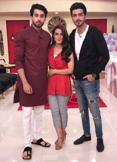 Iqra Aziz feet photo 9