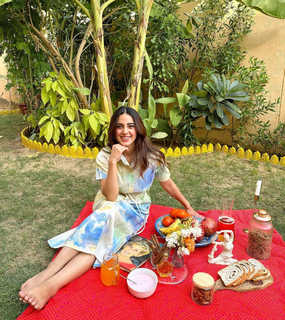 Iqra Aziz feet photo 16