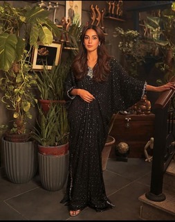 Iqra Aziz feet photo 15