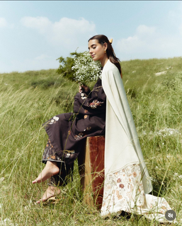 Iqra Aziz feet photo 12