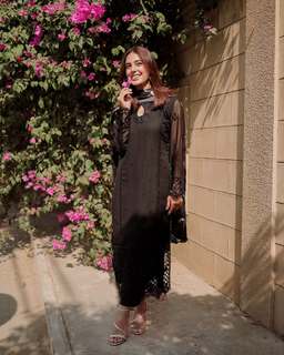 Iqra Aziz feet photo 11