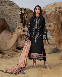 Iqra Aziz feet photo 15