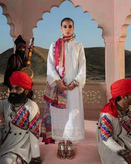 Iqra Aziz feet photo 14