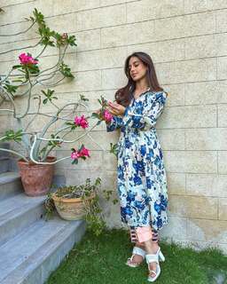 Iqra Aziz feet photo 6