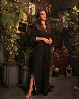 Iqra Aziz feet photo 4