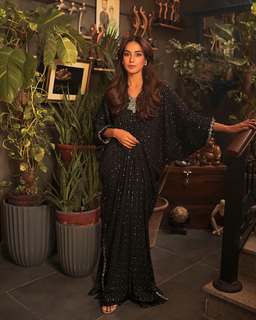 Iqra Aziz feet photo 3