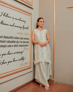 Iqra Aziz feet photo 19