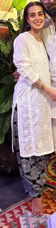 Iqra Aziz feet photo 16