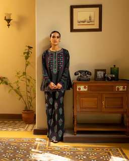 Iqra Aziz feet photo 14