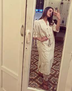 Iqra Aziz feet photo 11