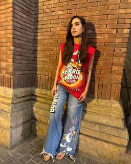 Iqra Aziz feet photo 8