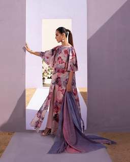Iqra Aziz feet photo 7