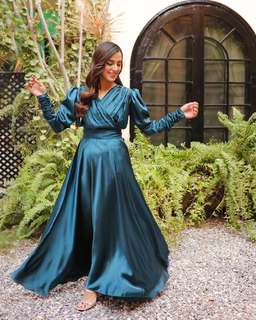 Iqra Aziz feet photo 3