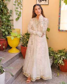 Iqra Aziz feet photo 16